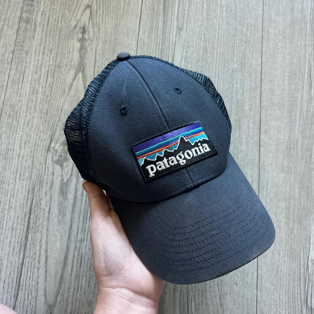 Vintage looking navy Patagonia baseball cap hat